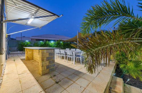 Exmouth House | 79 Nimitz Street - Pool and Pet Friendly