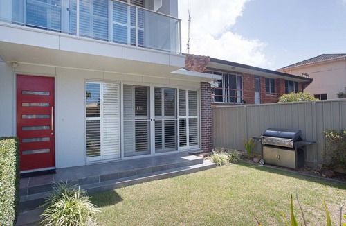 Corlette House | 7a Judith Street - stunning duplex with ducted air conditioning