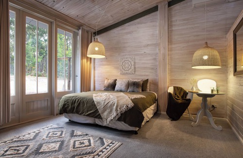Wheatsheaf House | 8 Bedroom 30-acre luxury Daylesford treat. Pool, sauna, Fire pit, Stunning views