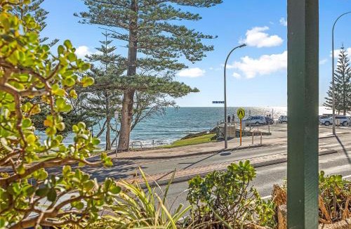 Cottesloe Apartment | 8 Cottesloe Steps to beach - sleeps 3