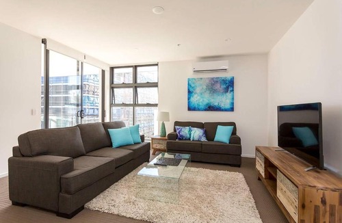 Newstead Apartment | 805 Newstead Â· Newstead City Skyline Large 1 BedApt w Carpark