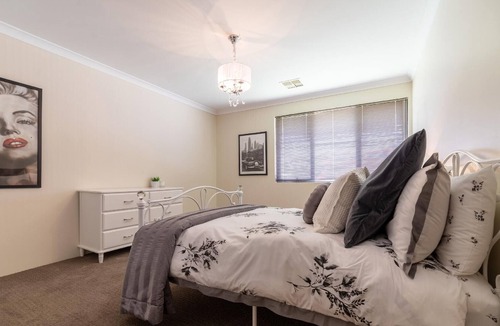 Beaconsfield House | 9 Beaconsfield Delight