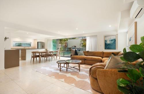 Sunshine Beach House | 9 Depper Street - Large Residence Entire 6 Bed House