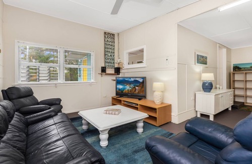 Golden Beach House | 92 Landsborough Parade Golden Beach