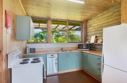 Dalmeny House | 98 Ocean Parade Rustic Log Cabin