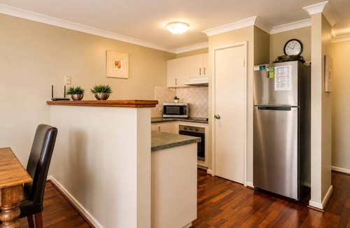 Broadwater House | 98 Steps To The Beach | Retreat with Pool Access