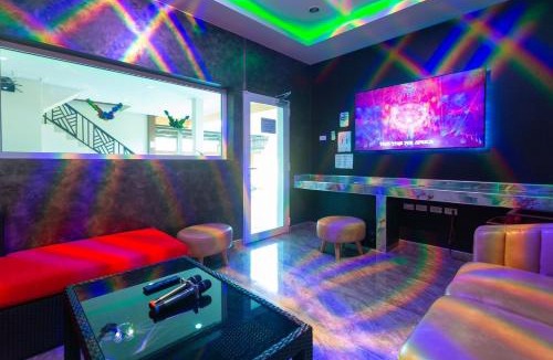 South Pattaya Ski Chalet | 99 Pool Villa