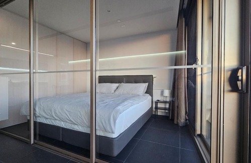 City West Apartment | A breathtaking lake view in NewActon Canberra
