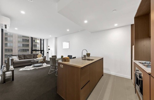 Carlton South Apartment | A Cozy Apt, Only a 5-min Walk to Victoria Market