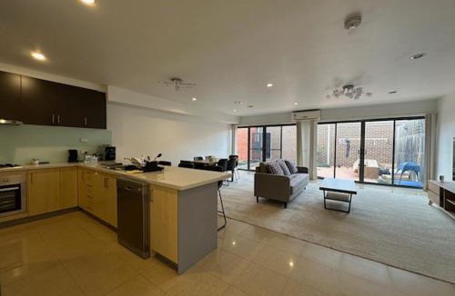 Springvale House | A cozy room with ensuite in Springvale, in a shared accommodation