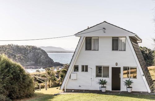 Scotts Head House | A Frame - 3 bedroom beachfront home
