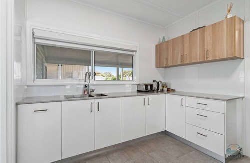 Lancelin House | A Golden Barrel - A spacious Lancelin holiday home.