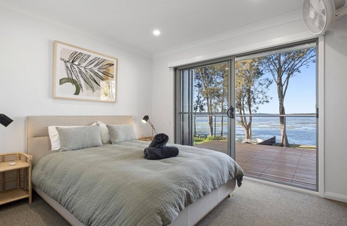Gorokan House | A Lake House - absolute waterfront home