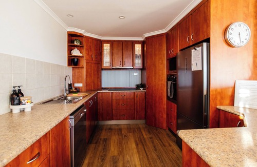 Guilderton House | A little LUXE & BIG views! 300 Meters to beach! Sleeps MAX 8; Pet friendly