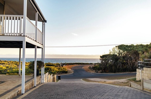 Guilderton House | A little LUXE & BIG views! 300 Meters to beach! Sleeps MAX 8; Pet friendly