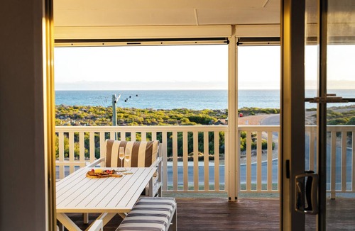 Guilderton House | A little LUXE & BIG views! 300 Meters to beach! Sleeps MAX 8; Pet friendly