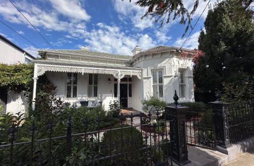 Caulfield South House | A Majestic Victorian Private Rear Access Quarters