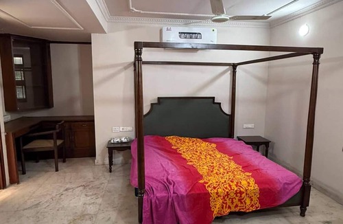 Bhopal Hotel | A mango tree stay