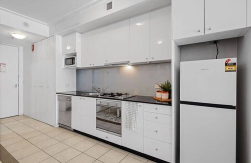 Sydney Central Business District Apartment | A Modern Apt for 6 Right Next to Darling Harbour