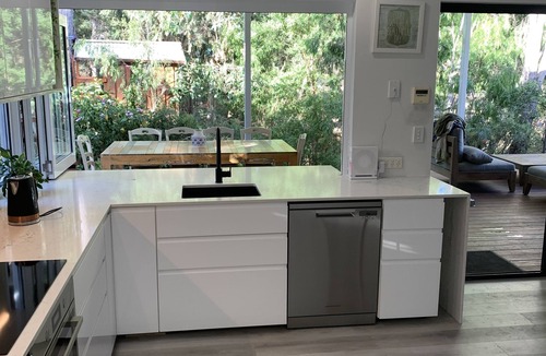 Dunsborough House | A nature haven within walking distance to beach/town with pool - swim spa- deck.