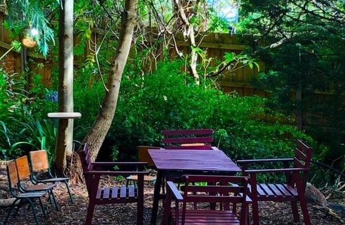 Donvale House | A peaceful break amidst lush greenery and birds
