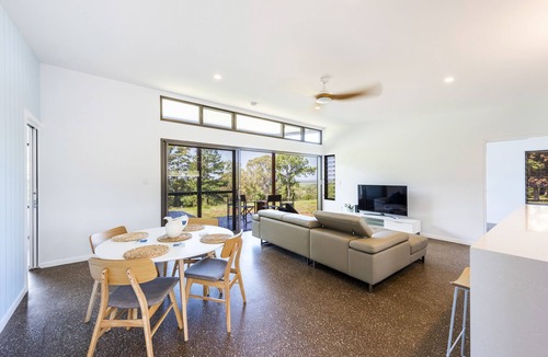 Tintenbar Cottage | A PERFECT STAY - Toad Hall Cottage - 1 Bedroom
