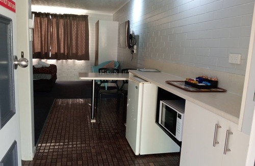 Newtown Hotel | A Raceview Motor Inn