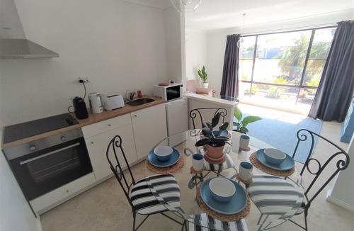 Warnbro House | A renovated self-contained guest suite close to the beach