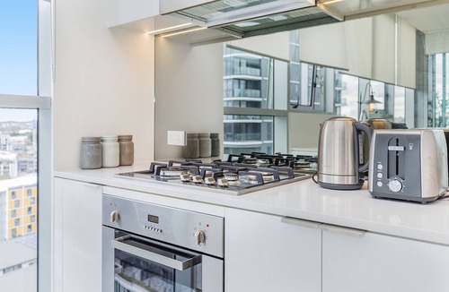 Newstead Apartment | A Rewarding Escape! ~ 2Bed/2Bath/1Car/Balcony/View
