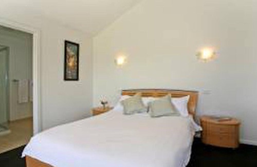 Aireys Inlet Apartment | A River Bed