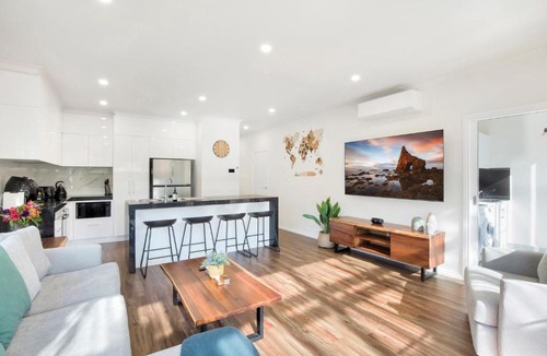 Bright Villa | A Stones Throw