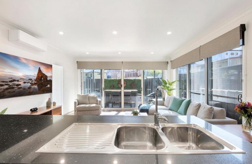 Bright Villa | A Stones Throw