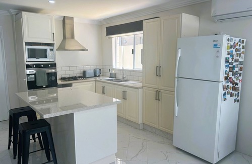 Rockingham Apartment | A stones throw from the beach - The Sand Castle is your perfect coastal escape