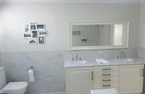 Rockingham Apartment | A stones throw from the beach - The Sand Castle is your perfect coastal escape