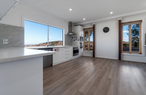 Moorabool Shire House | A Tranquil Retreat with Breath-taking Views