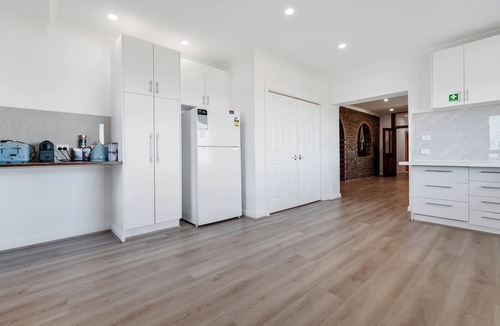 Moorabool Shire House | A Tranquil Retreat with Breath-taking Views