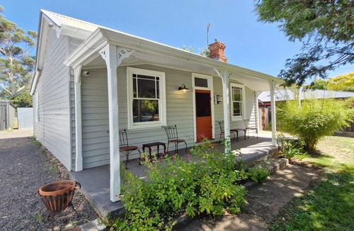 Castlemaine Cottage | A Warm & Charming Retreat