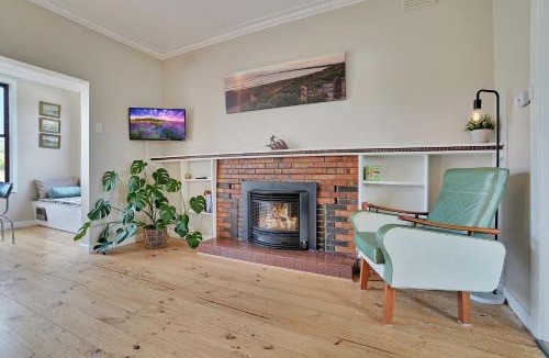 Warrnambool House | A Wave from it All