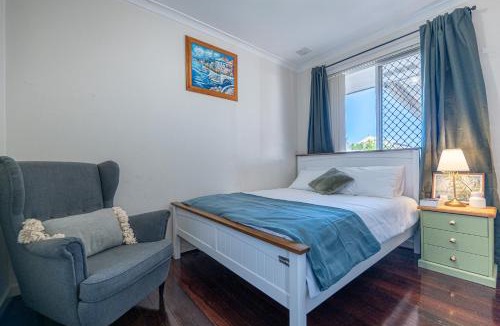 Belmont House | A1 Airport Haven - Quick Access, Comfy & Free Parking