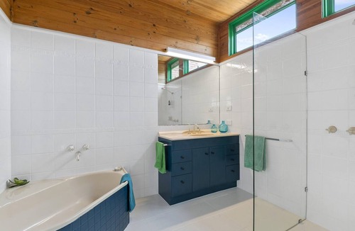 Surf Coast House | A1 Location By The Sea - Beautiful spacious home next to the ocean