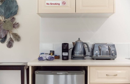 Connolly Apartment | A1 - Stylish, light-filled 2 bed apt. Free Wi-Fi!