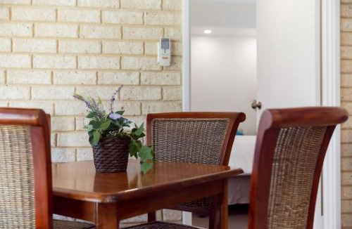 Connolly Apartment | A1 Stylish light filled 2 bed apt Free WiFi