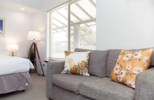 Connolly Apartment | A2 Spacious Apartment with WiFi Kitchenette