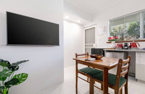 Connolly Apartment | A6 - Work-from-home haven | free WIFI | 1BR!
