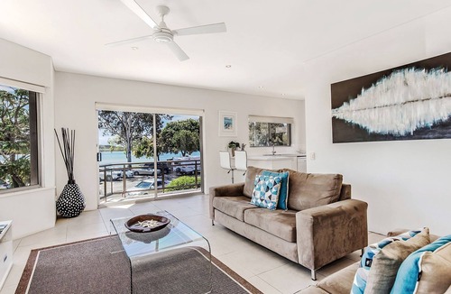 Noosaville Apartment | Aarons Villa - Waterfront Perfectly located on Gympie Terrace