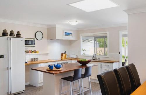 Abbey House | Abbey Bay Cottage Pet Friendly and Free Wifi