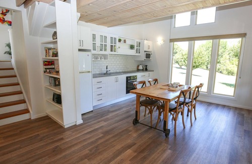 Wandiligong Cottage | Abby's Cottage - Bright