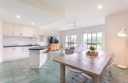 Yeppoon Apartment | Absolute beachfront - and your own private swimming pool!?