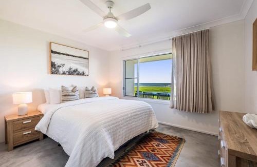 North Creek Apartment | Absolute Beachfront Apartment 3B