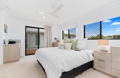 Toogoom House | Absolute Beachfront Retreat - Private Beach